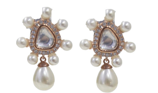 DROP PEARL STUDS